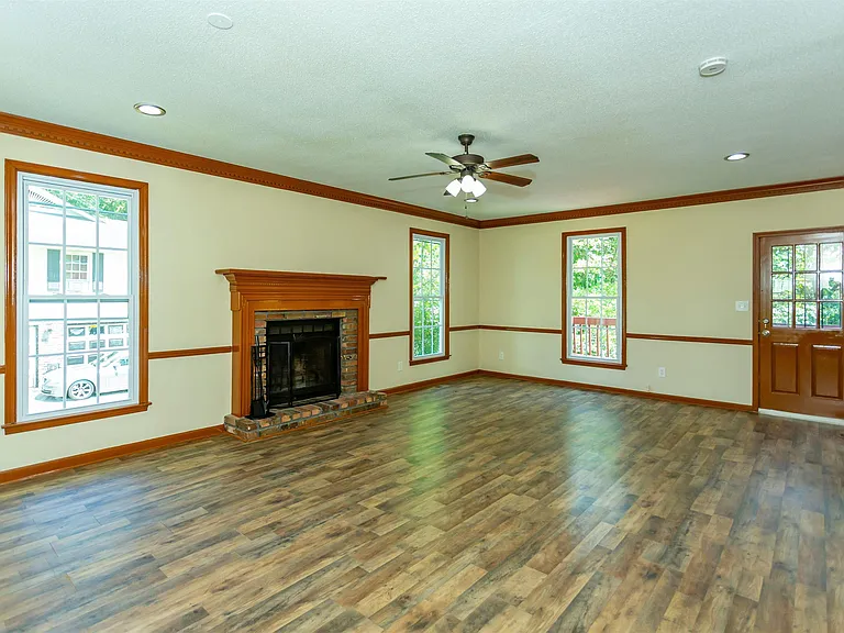 917 Dunridge Dr — Photo 8