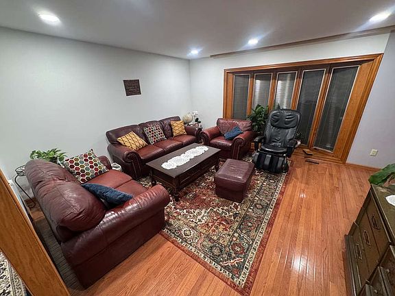 4th image of 3426 Auburn Dr