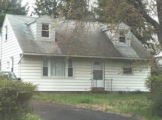 5 Saradale Ave, Loudonville, NY 12211