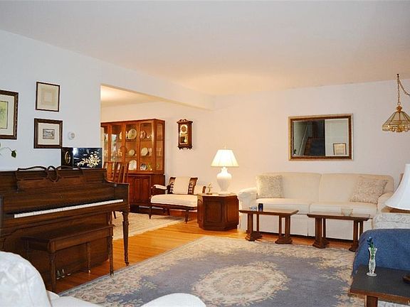 3rd image of 4889 Clearview Dr