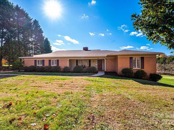 1032 E 23rd St #6G, Newton, NC 28658
