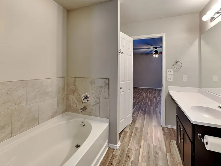 1901 W Autumn Way — Photo 13