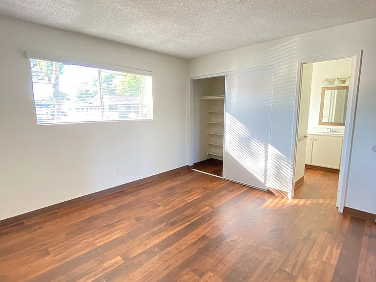 Oak Valley Apartments — Photo 12