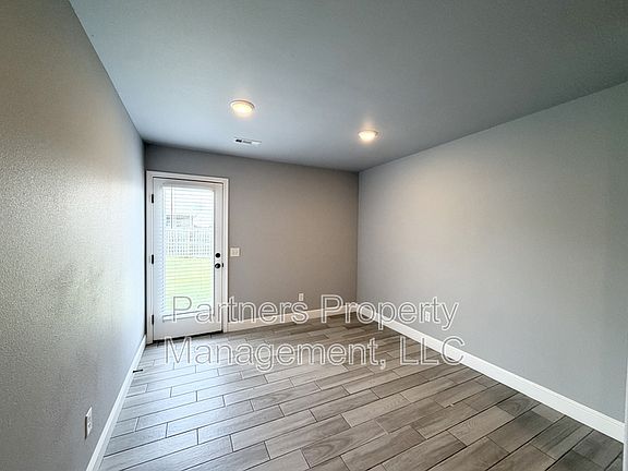 3rd image of 5910 NW Hancock St