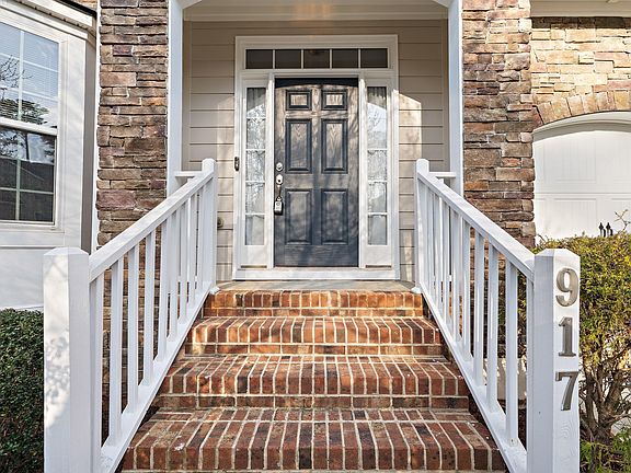 3rd image of 917 Bentbury Way