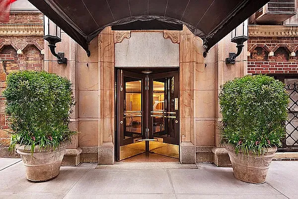 Sold by The Agency | media 10