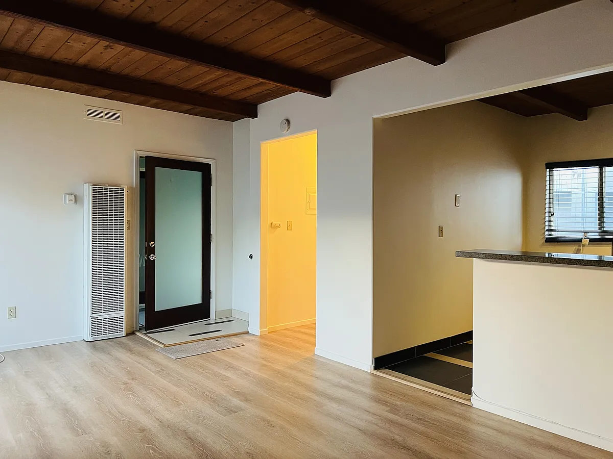 Building Photo - 349 Playa Del Sur St
