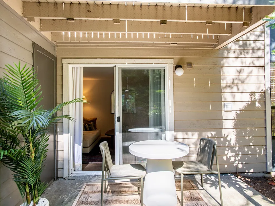 Private Patio at Brackett Apartments in Edmonds, WA 98020