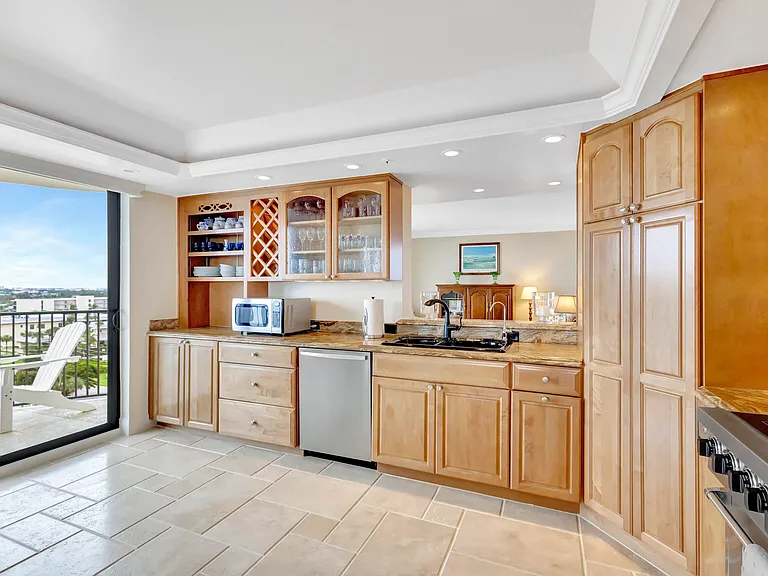 400 Beach Rd #804 — Photo 13