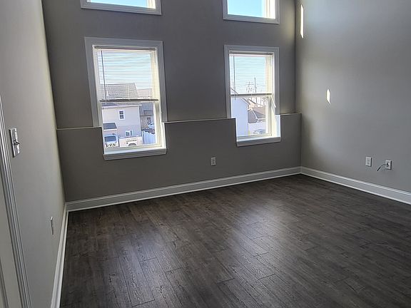 5th image of 135 S Main St #6