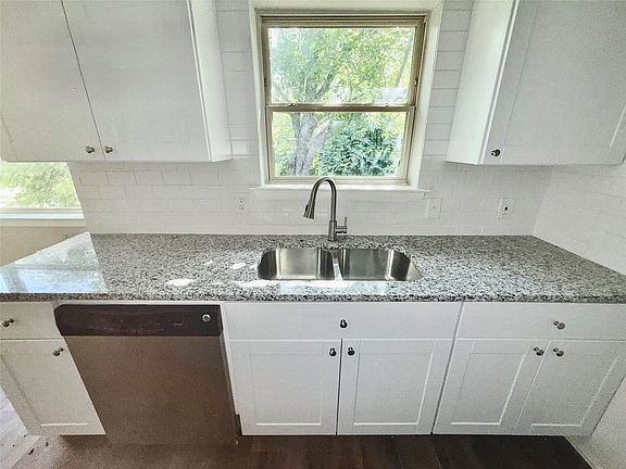 4th image of 724 Windsor Dr