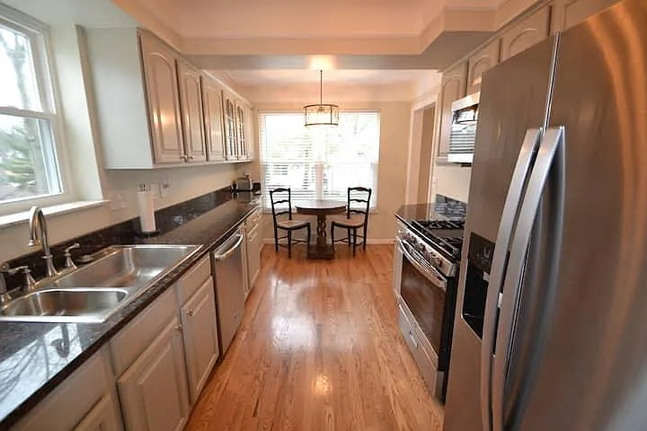 3 bed, 1808 sqft, $2,795 — Photo 4