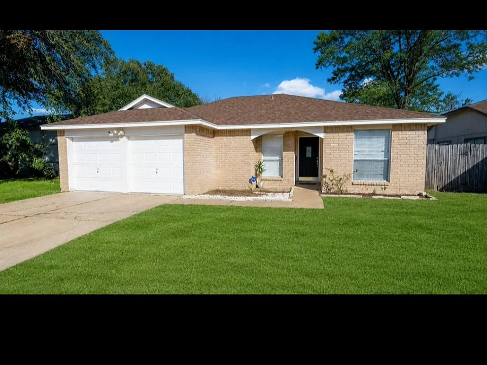 2022 Crosscoach Ln