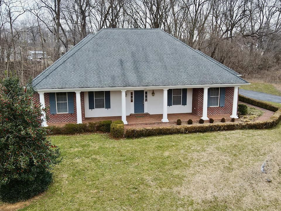 1st image of 131 N Tamarac Dr