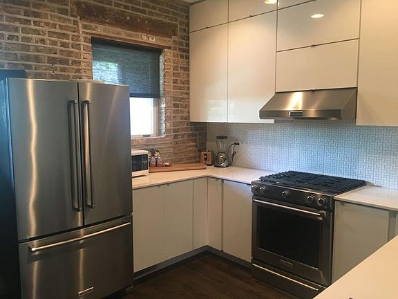 2nd image of 1305 W Thorndale Ave #32