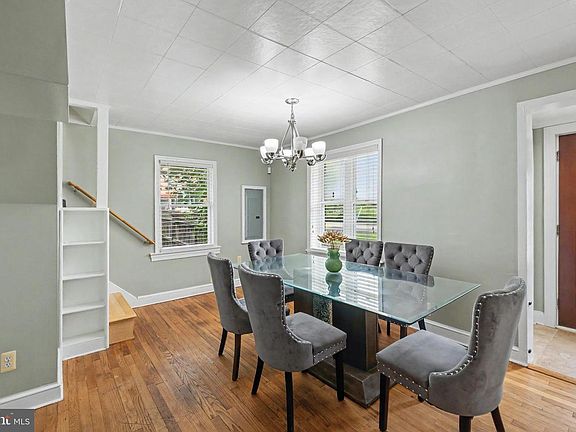 3rd image of 8608 Woodlawn Ct