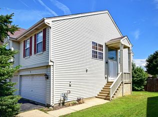 75 Seton Creek Dr #1, Oswego, IL 60543