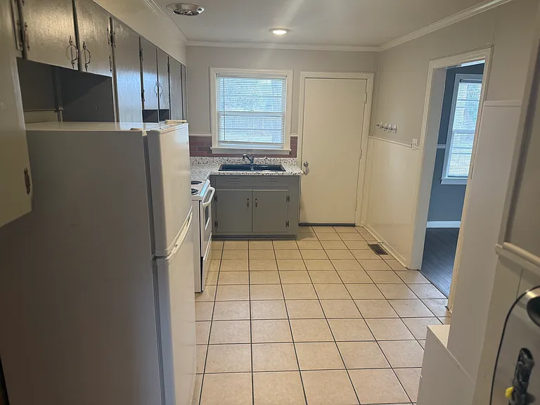 2602 Waltham Dr NE — Photo 14