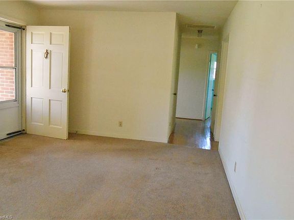 4th image of 710 Abington Dr