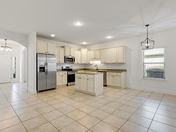 4th image of 379 Whitman Way