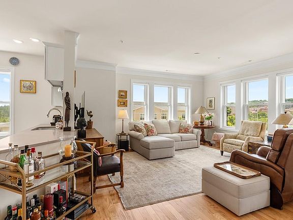 5th image of 130 University Ave #1201
