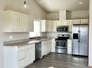 1309 Ela Loop, Grandview, WA 98930