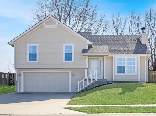 1601 NE 196th St, Smithville, MO 64089