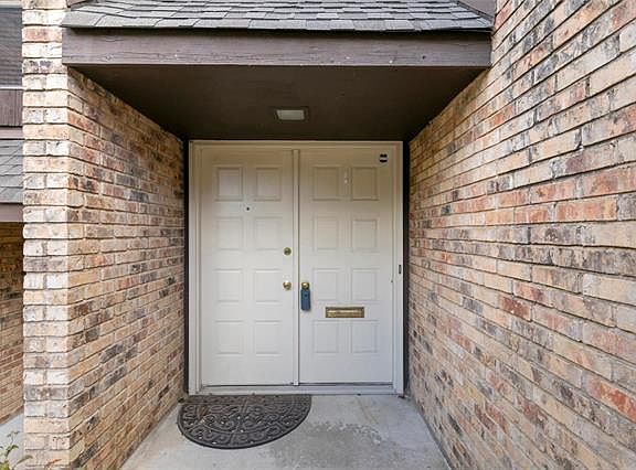 2nd image of 974 Somerfor Pl