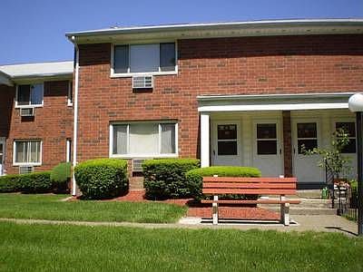 1st image of 40 Manor Dr