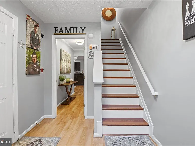 9944 Royal Commerce Pl — Photo 4
