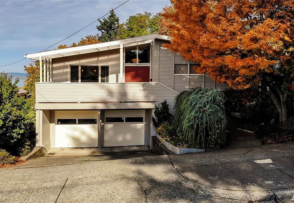 Wonderful view home in great Old Town location.