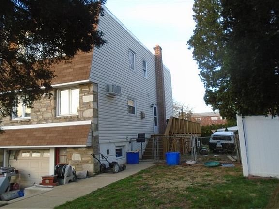 3rd image of 2023 Barlow St