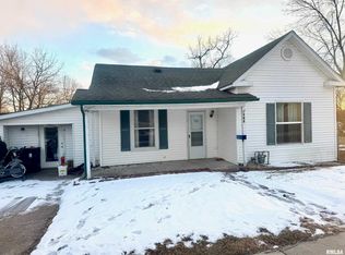 305 W York St, Camp Point, IL 62320