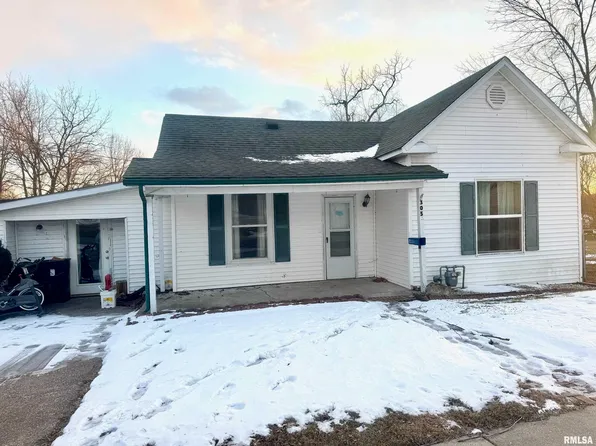 305 W York St, Camp Point, IL 62320