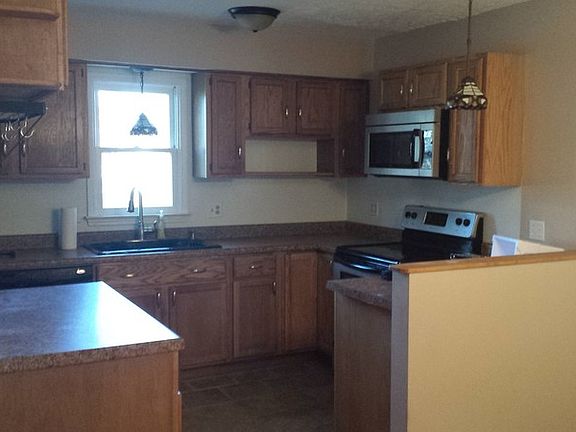 Kitchen
						:
						Updated kitchen