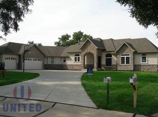 1 Leisure Ln, Mccook Lake, SD 57049