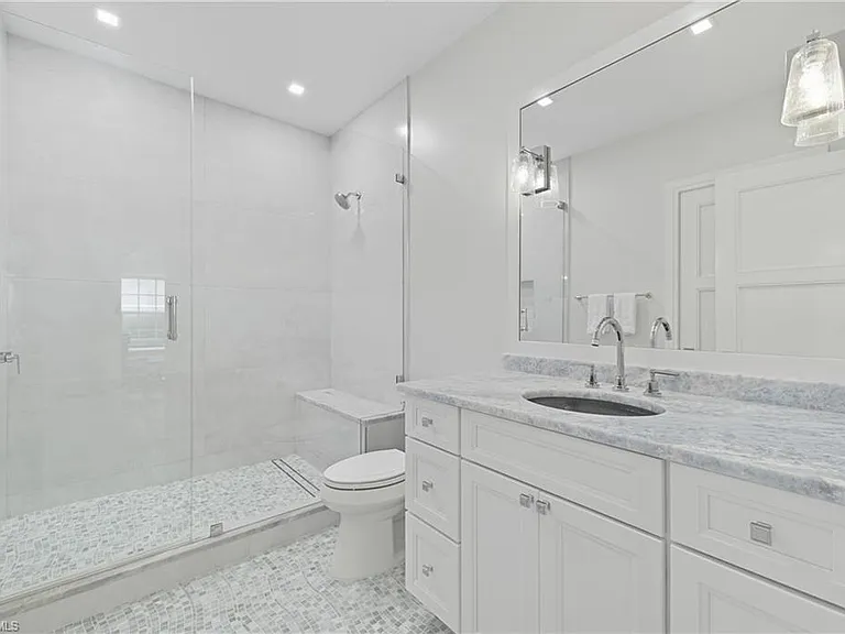 360 Carlton Pl #11 — Photo 5