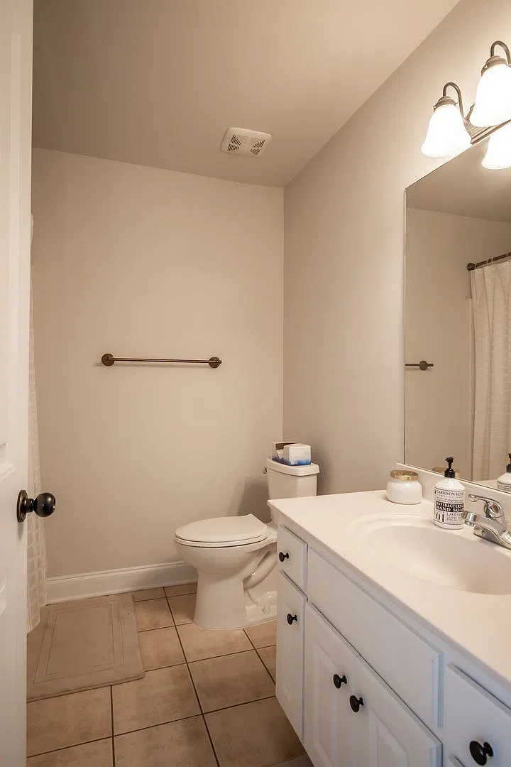 Luxury 2 Bedroom Townhouse at Whitehall Village — Photo 2