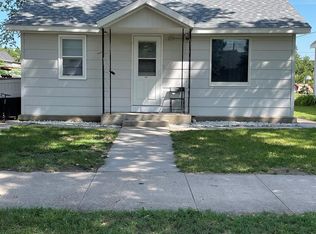 210 E 11th St, Wood River, NE 68883