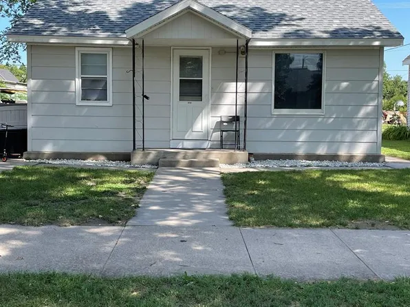 210 E 11th St, Wood River, NE 68883