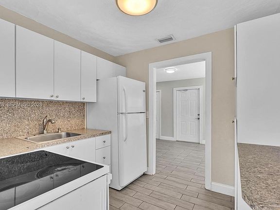 3rd image of 5026 SW 21st St