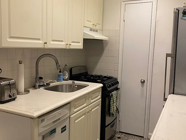 330 E 58th St #3E — Photo 5