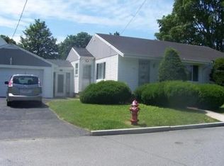 141 Newport St, Fall River, MA 02720