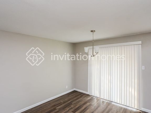 3rd image of 110 Meadowbrook Dr