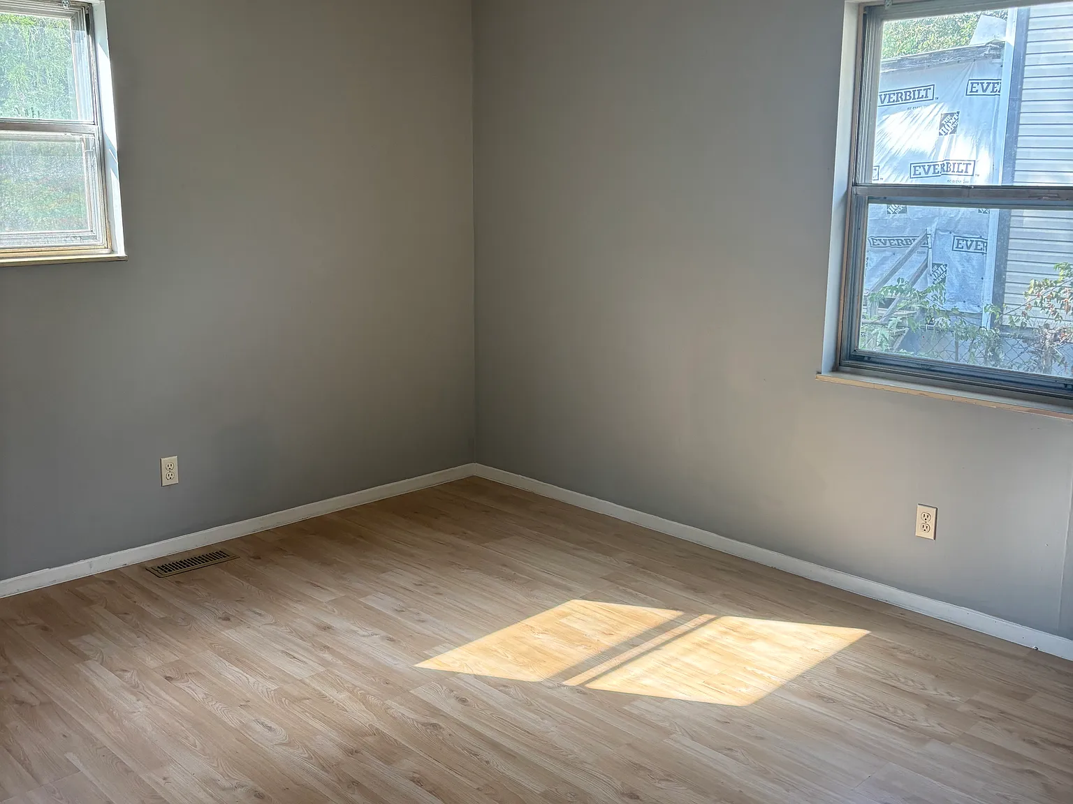 3 bed, 1092 sqft, $2,100 — Photo 3
