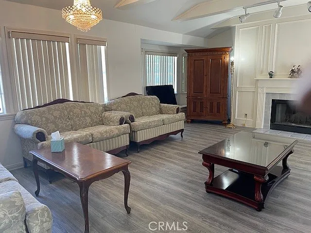 3 bed, 2.5 bath, 1434 sqft, $3,995 — Photo 2