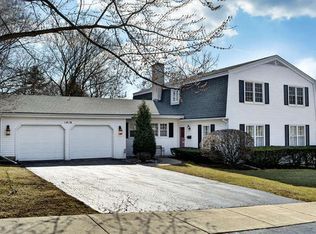 1419 Woodhill Dr, Northbrook, IL 60062