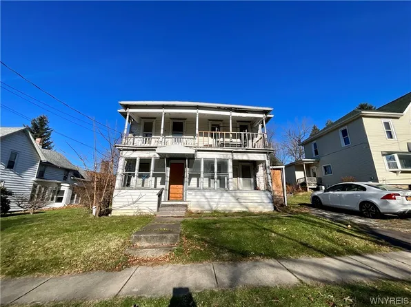 10 Burgess St, Silver Creek, NY 14136