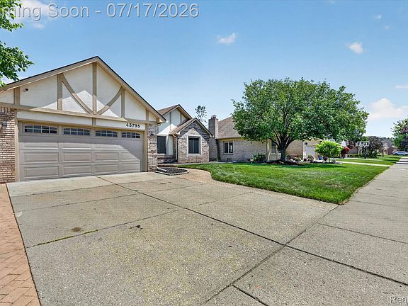 3rd image of 43798 Columbia Dr