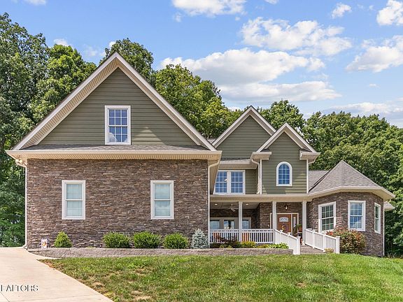 2nd image of 3045 Port Royal Ln
